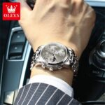 ⁦ساعة OLEVS الكرونوغراف الفاخرة - فضي وميناء رمادي (موديل 2858)⁩ - الصورة ⁦3⁩
