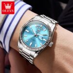 ⁦ساعة OLEVS الكلاسيكية للأعمال - فضي وميناء أزرق فاتح (موديل 56502)⁩ - الصورة ⁦10⁩