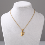 سلسال نسائي ناعم بحرف F - بريق كلاسيكي أنيق